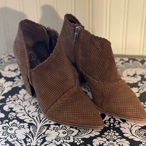 Vince Camuto Lamorna booties